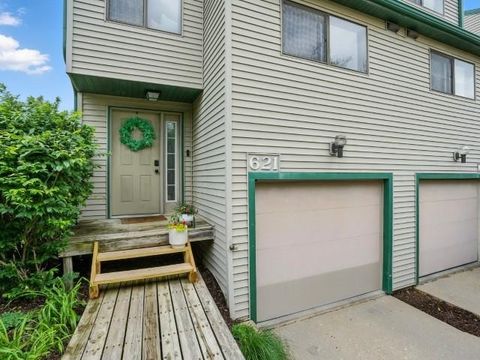 Photo of 621 Westwinds Dr, Iowa City, IA 52246 (MLS # 202503749)