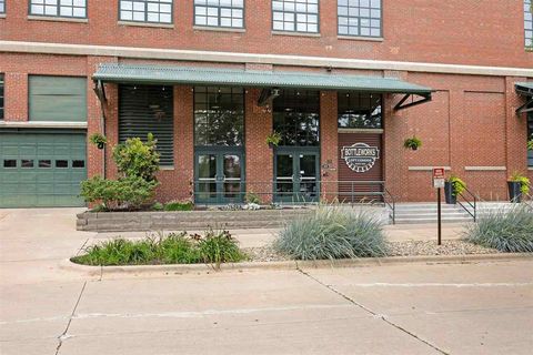 Photo of 905 3rd St SE 305 #305, Cedar Rapids, IA 52401 (MLS # 202504710)