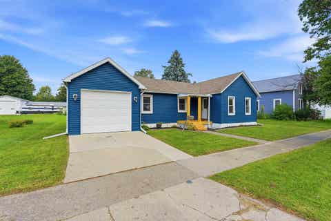 Photo of 614 E Madison St, Washington, IA 52353 (MLS # 202604830)