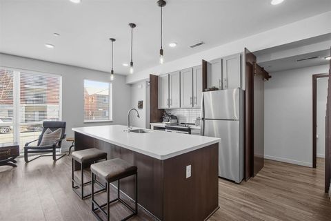 Photo of 541 S Dubuque St., IowaCity, IA 52240 (MLS # 202601236)