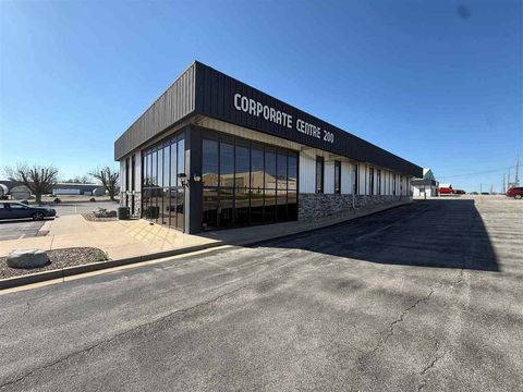 Photo of 200 35th St Bldg A #A, Marion, IA 52302 (MLS # 202602565)