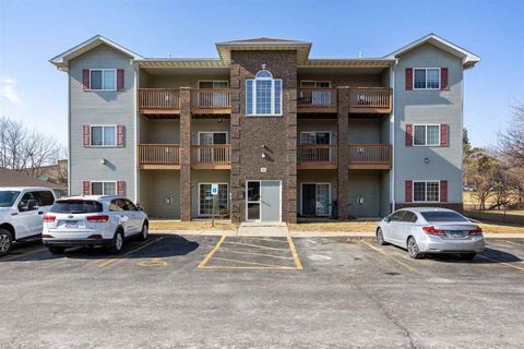 Photo of 90 Circle Dr #8, NorthLiberty, IA 52317 (MLS # 202601171)
