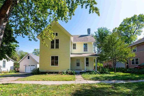 Photo of 822 Roosevelt St., IowaCity, IA 52245 (MLS # 202506539)