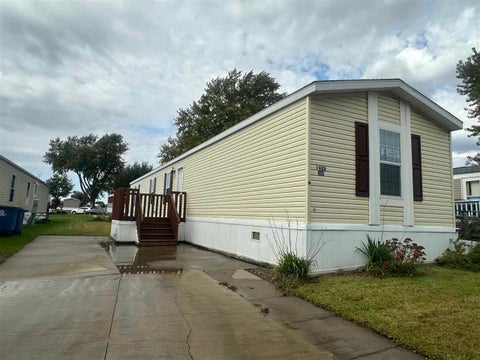 Photo of 1922 SW Eastern Drive, CedarRapids, IA 52404 (MLS # 202606040)