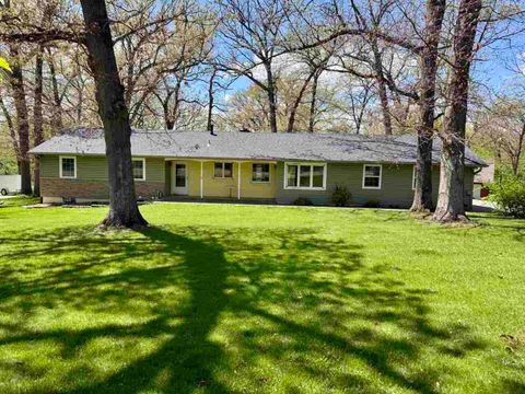 Photo of 4261 Oak Leaf Ln, IowaCity, IA 52240 (MLS # 202602921)