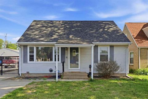 Photo of 1902 Johnson Ave NW, CedarRapids, IA 52405 (MLS # 202603557)
