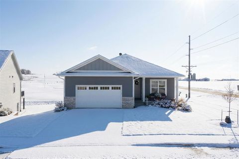 Photo of 916 Long Dr, Solon, IA 52333 (MLS # 202507294)