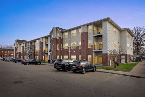 Photo of 600 Grandview Ct Unit 614, IowaCity, IA 52246 (MLS # 202600396)