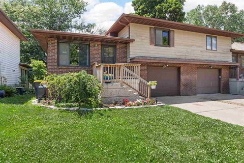 Photo of 821 Dover St, Iowa City, IA 52245 (MLS # 202504036)