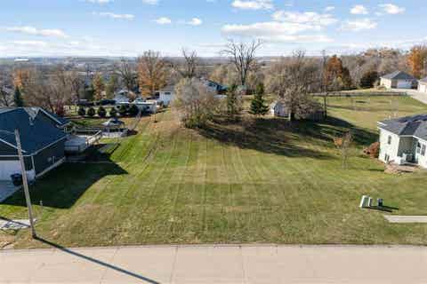 Photo of 1722 Gardner Drive NW, CedarRapids, IA 52405 (MLS # 202605029)