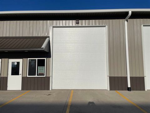 Photo of 132 Greenfield Dr Unit B, IA 52340 (MLS # 202506162)