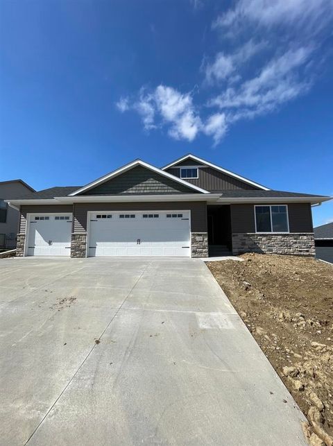 Photo of 119 Chadwick Ln, IowaCity, IA 52245 (MLS # 202602460)