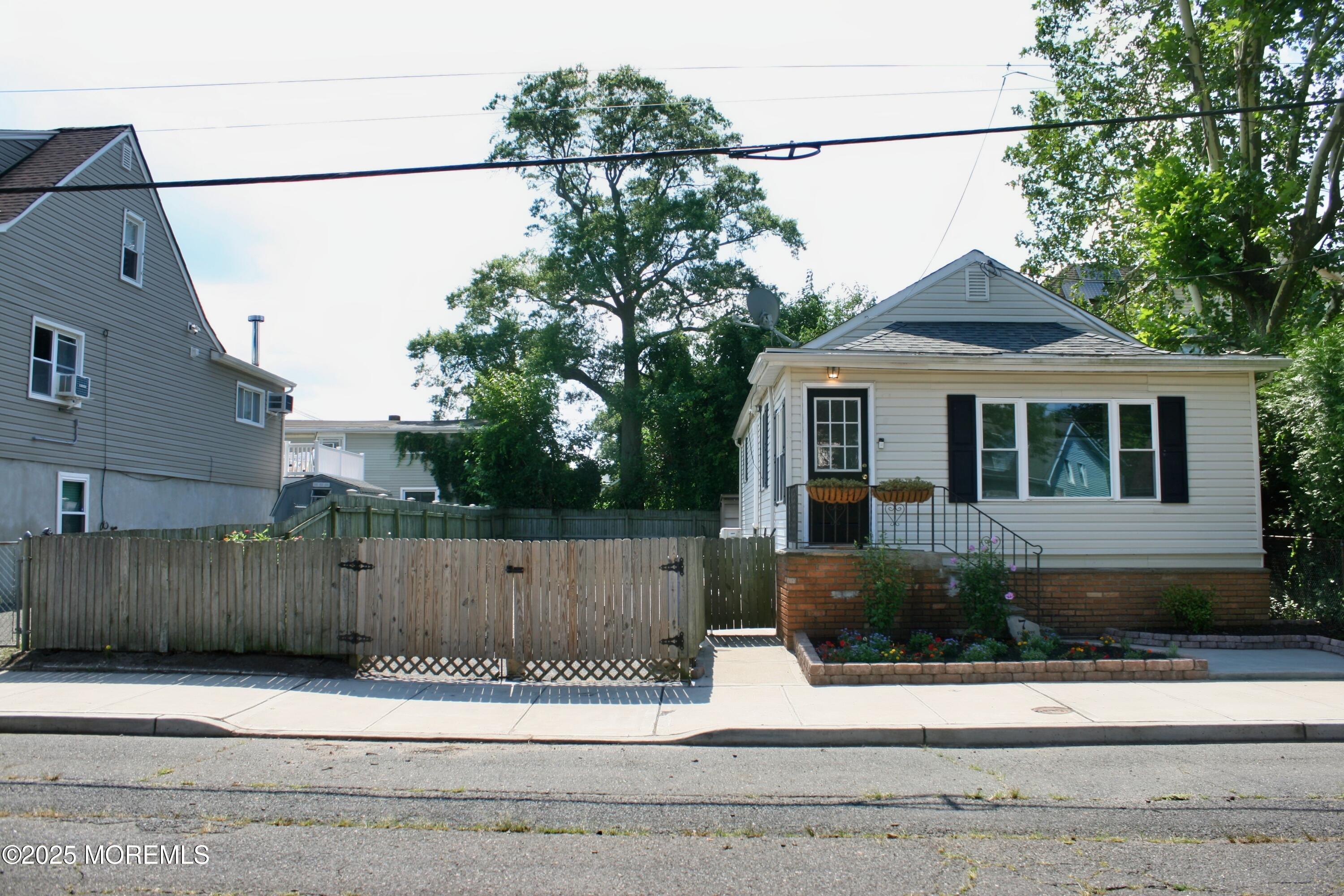 7 Fox Avenue