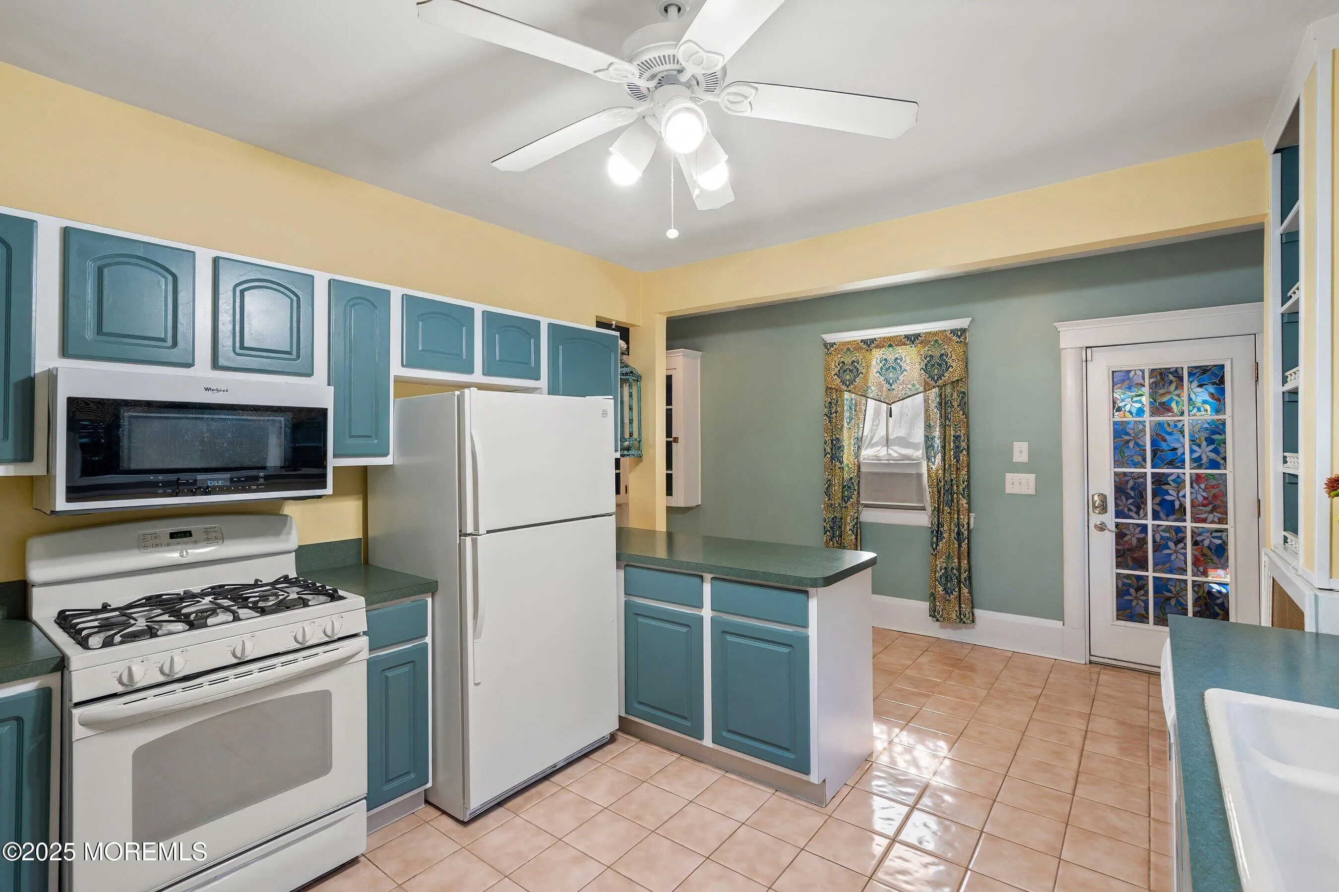 Freehold, New Jersey 07728, United States, 2 Bedrooms Bedrooms, ,1 BathroomBathrooms,Residential,Active,221501