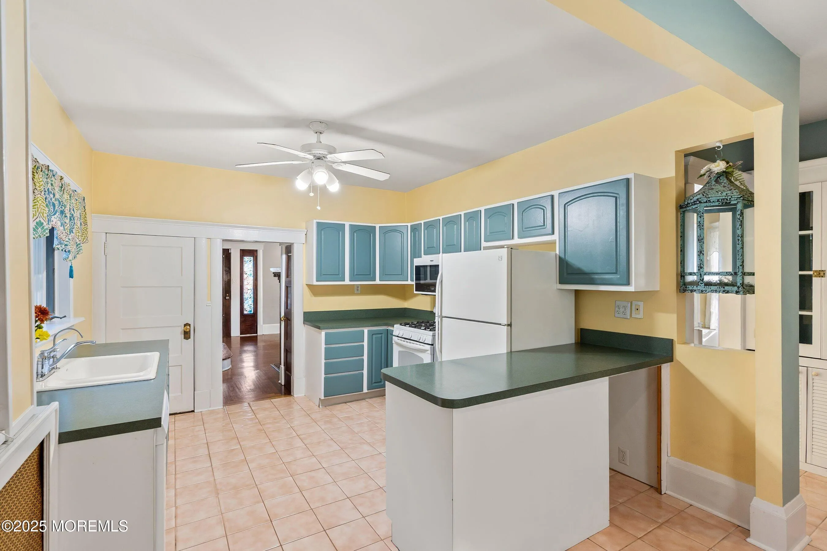 Freehold, New Jersey 07728, United States, 2 Bedrooms Bedrooms, ,1 BathroomBathrooms,Residential,Active,221501