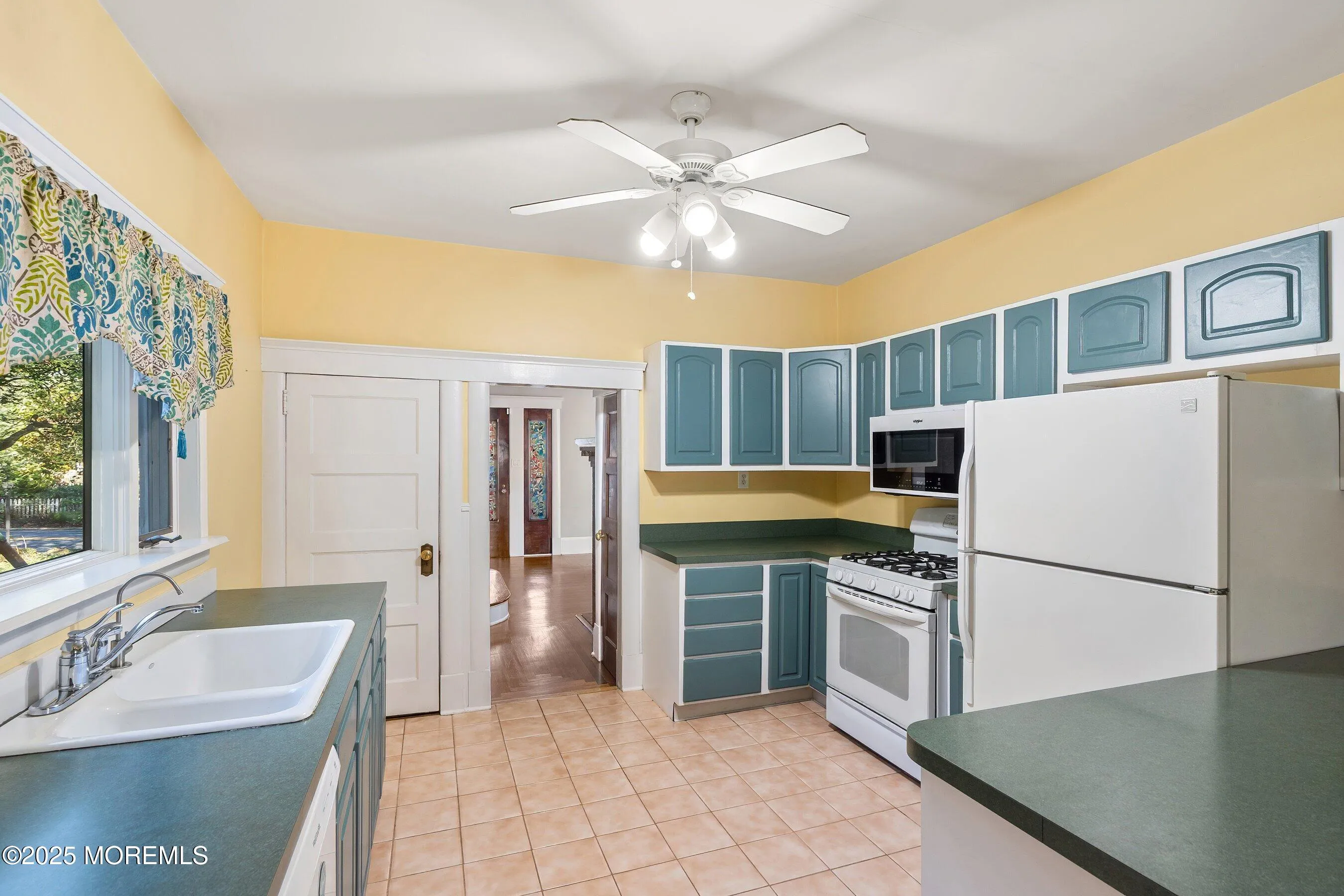 Freehold, New Jersey 07728, United States, 2 Bedrooms Bedrooms, ,1 BathroomBathrooms,Residential,Active,221501