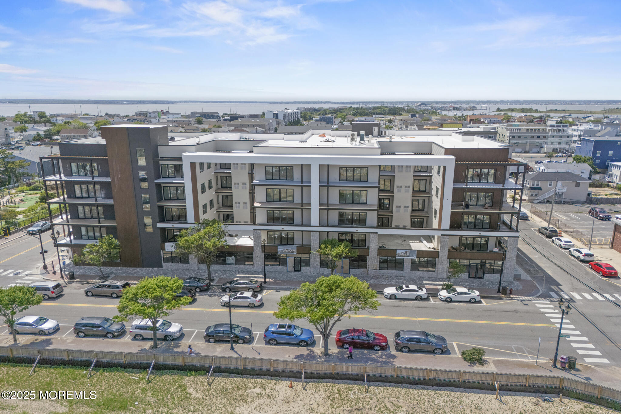 401 Boulevard 402