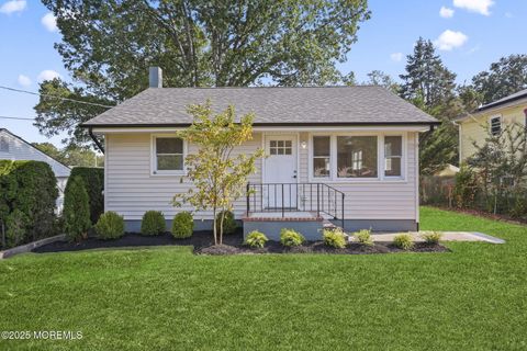 Homes For Sale - 18 E 3rd Street<br/> Howell, NJ 07731