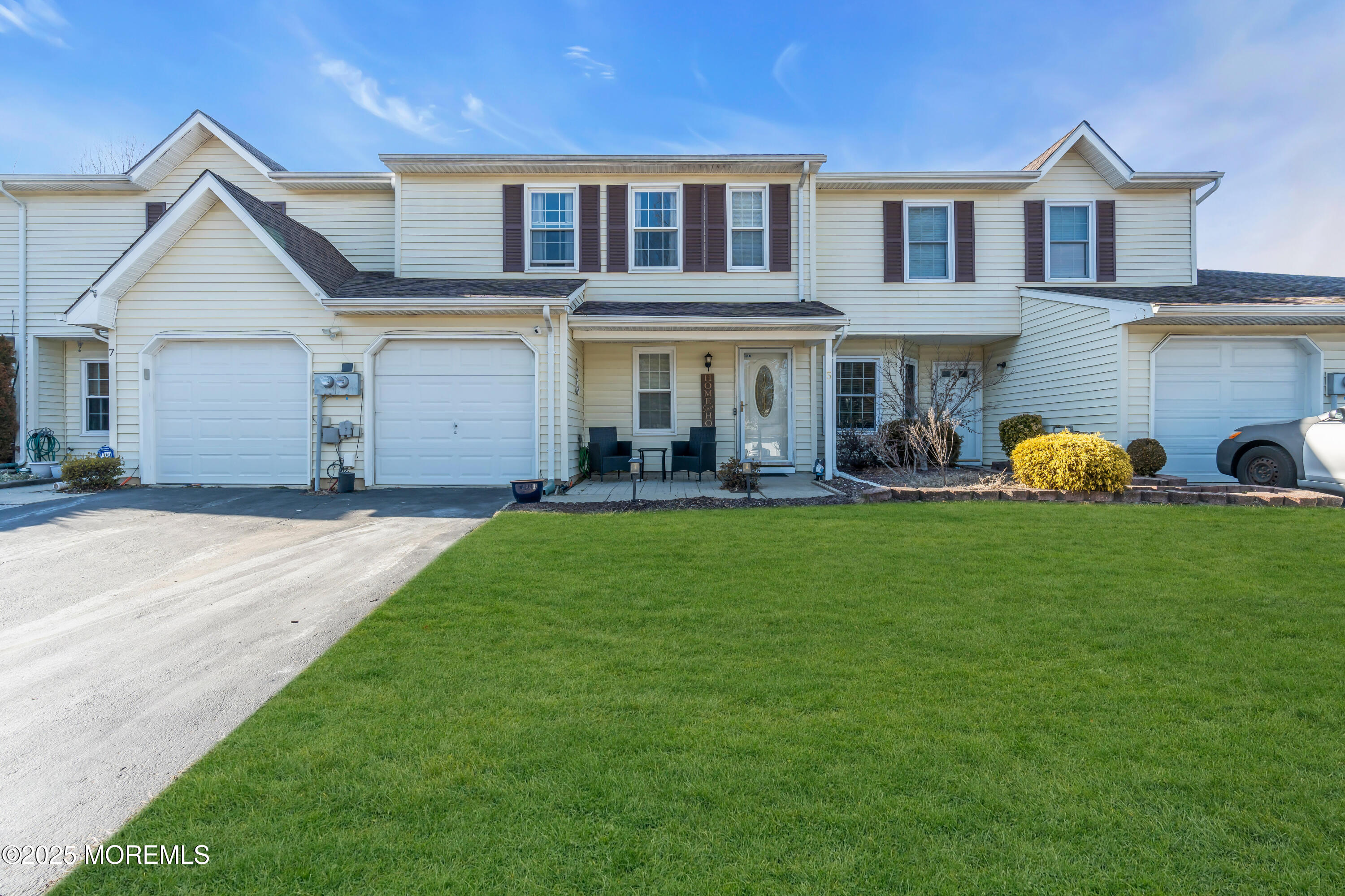 5 Breakwater Sq Square, Freehold, New Jersey image 2