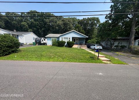 Homes For Sale - 429 Shady Lane<br/> Howell, NJ 07731