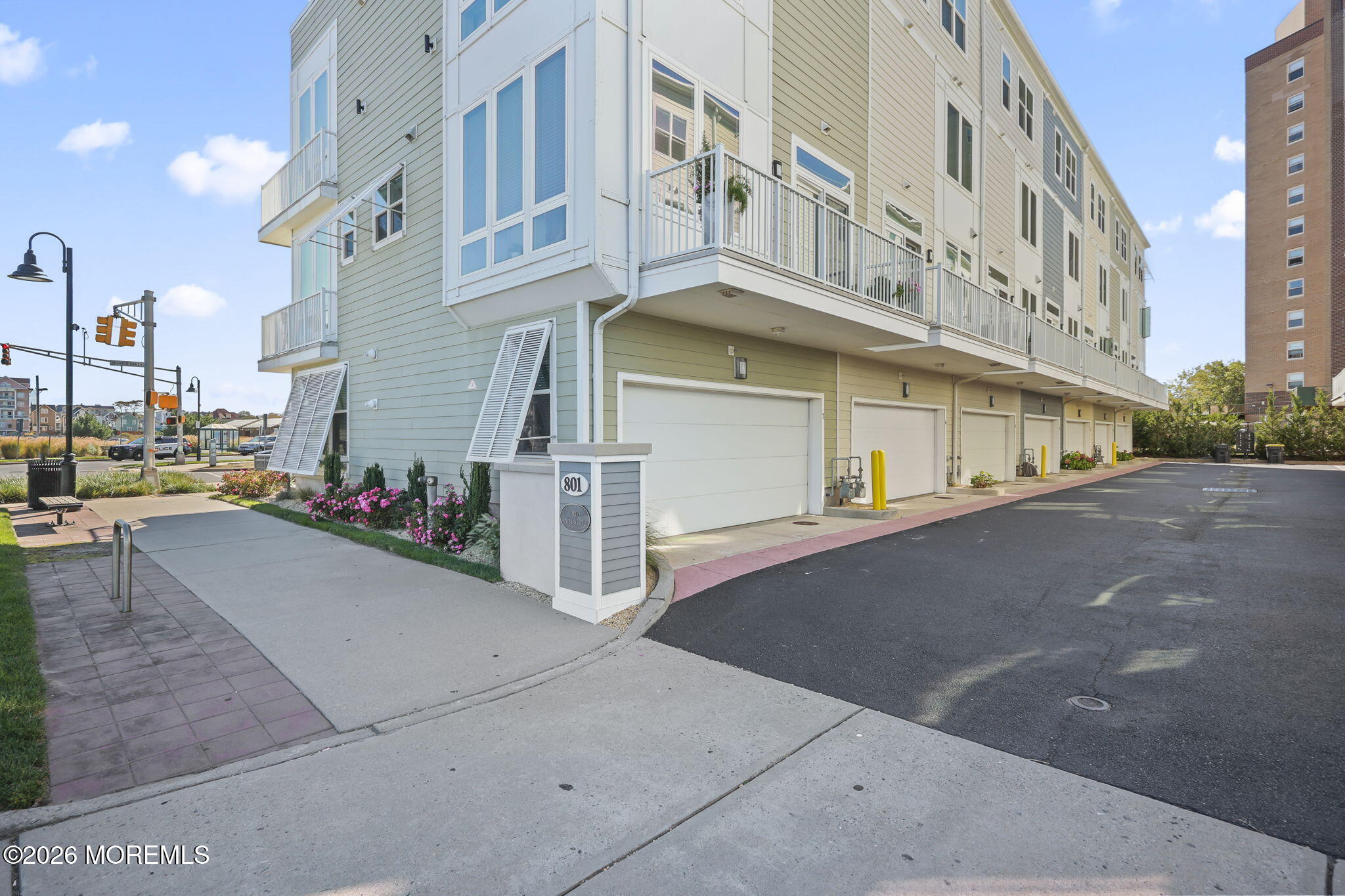 801 Kingsley Street 7