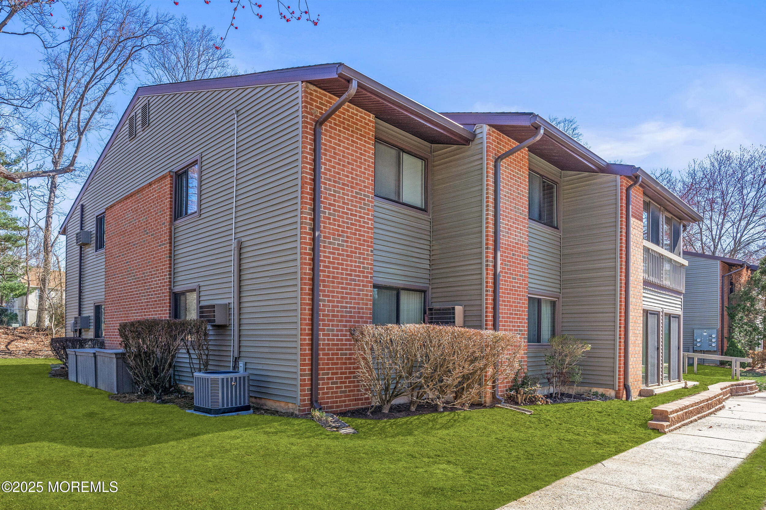 50 Medford Court, Red Bank, New Jersey image 2