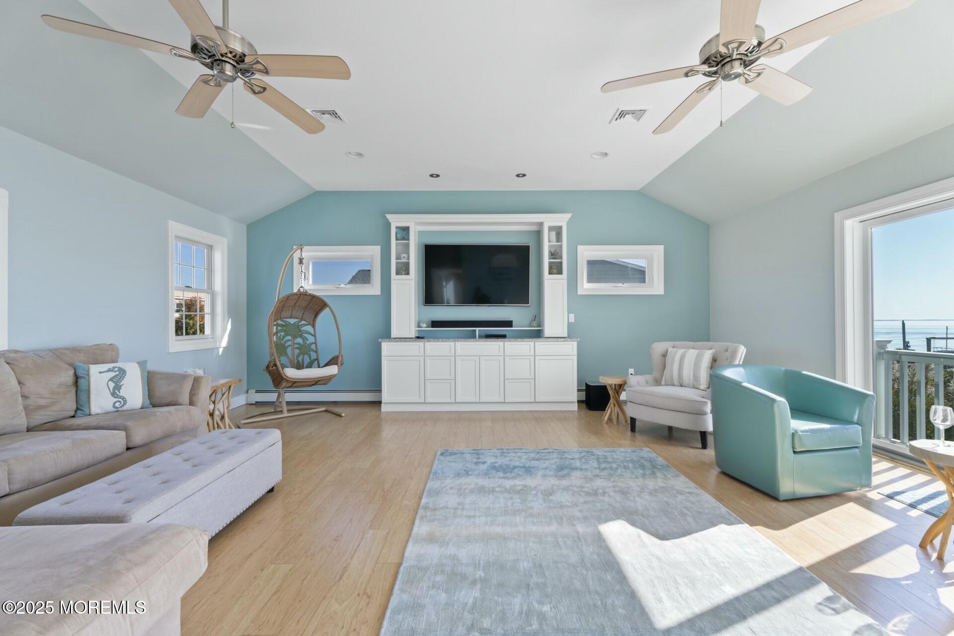 1095 Island Drive