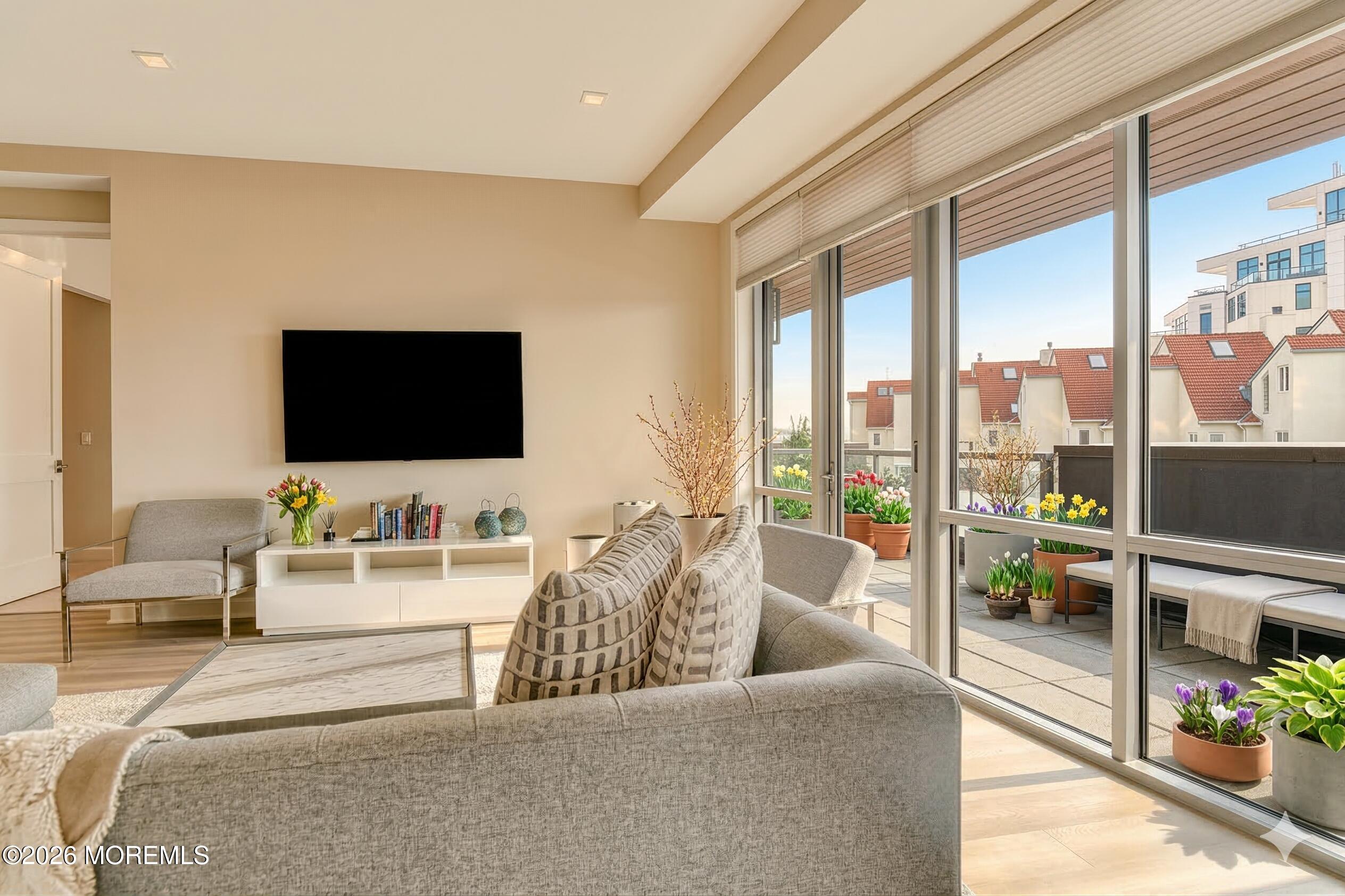 365 Ocean Boulevard 206