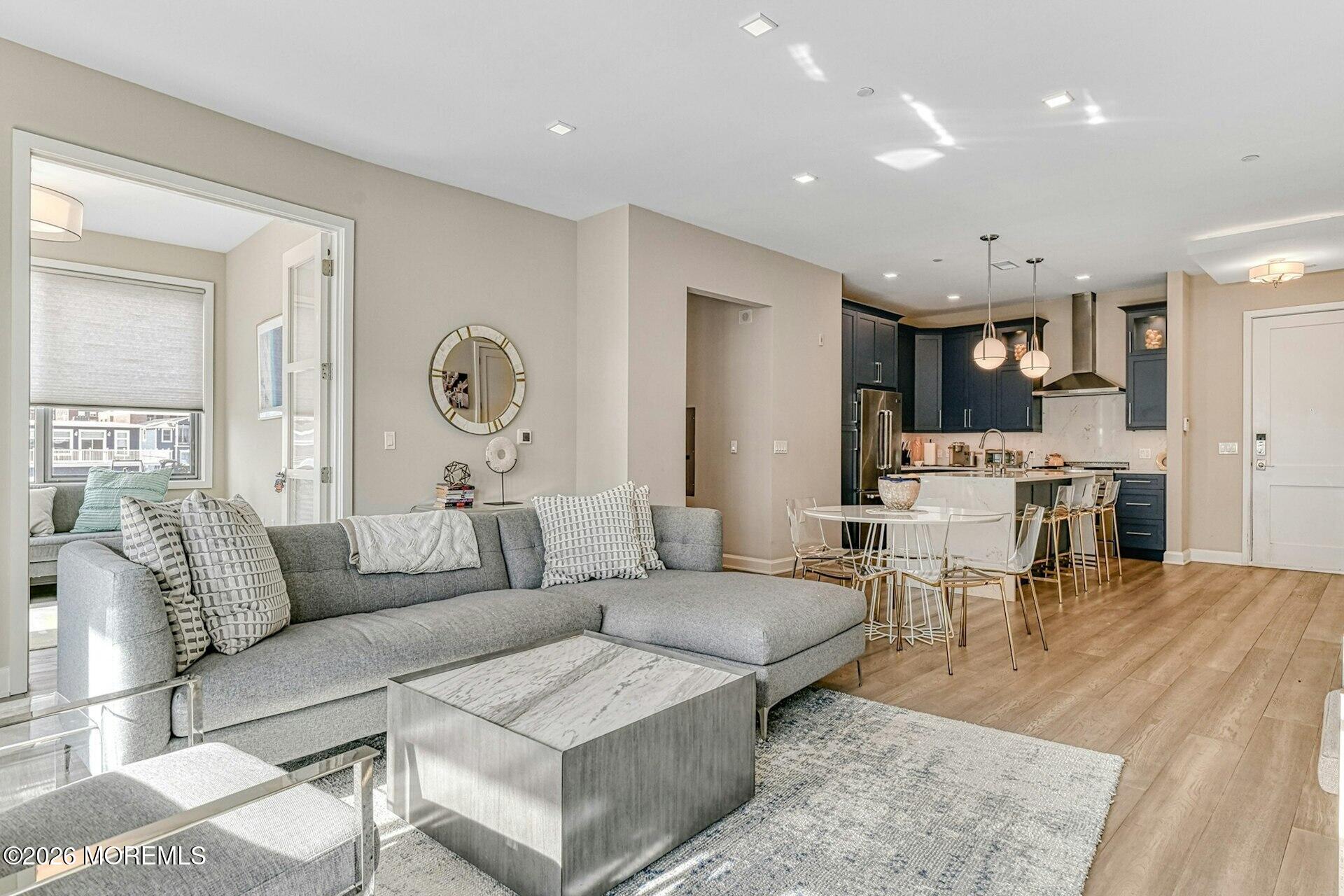 365 Ocean Boulevard 206