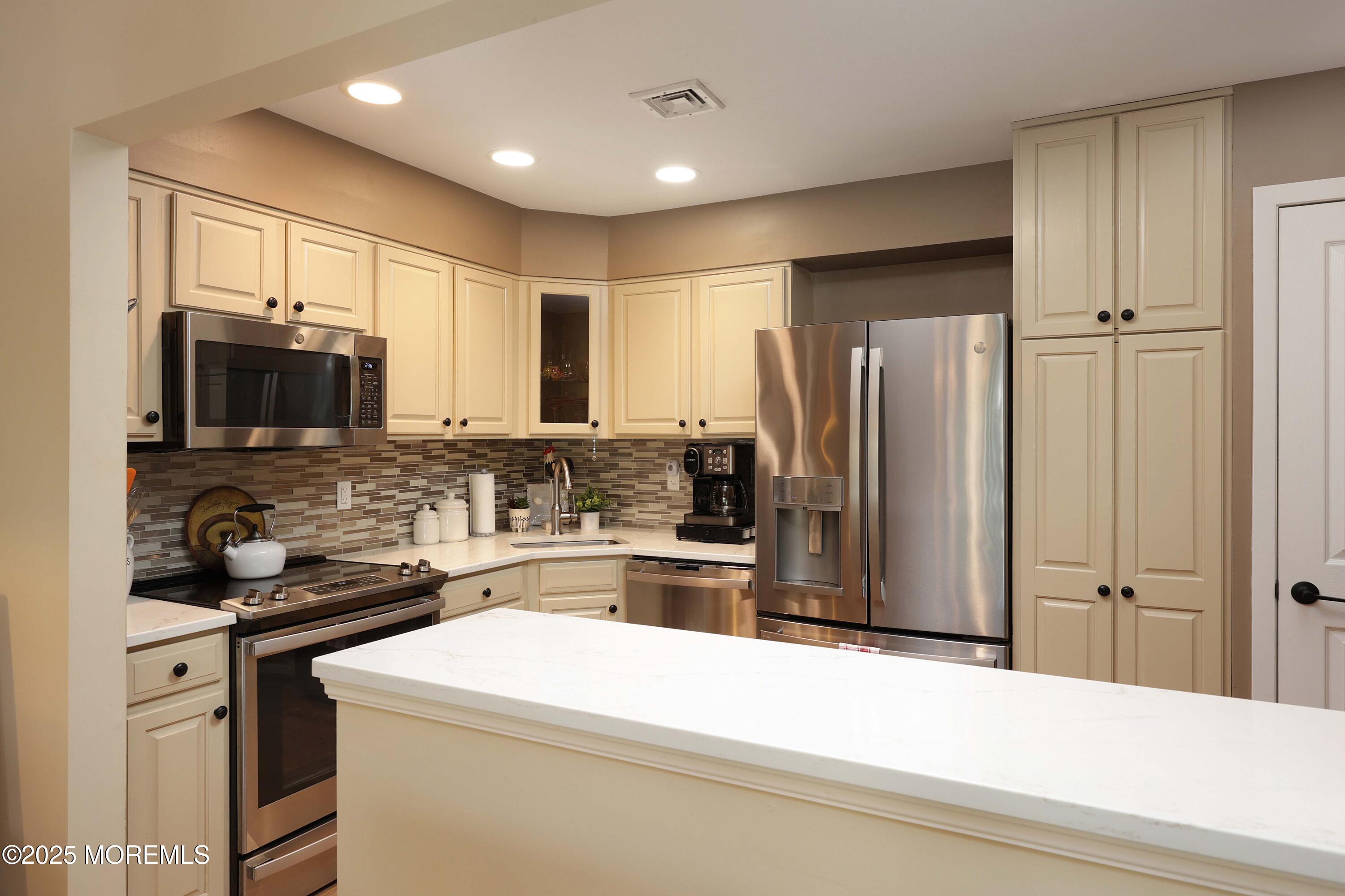 16 Claremont Court, Red Bank, New Jersey image 13