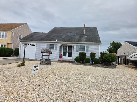 Homes For Sale - 73 Ocean Gate Avenue<br/> Bayville, NJ 08721