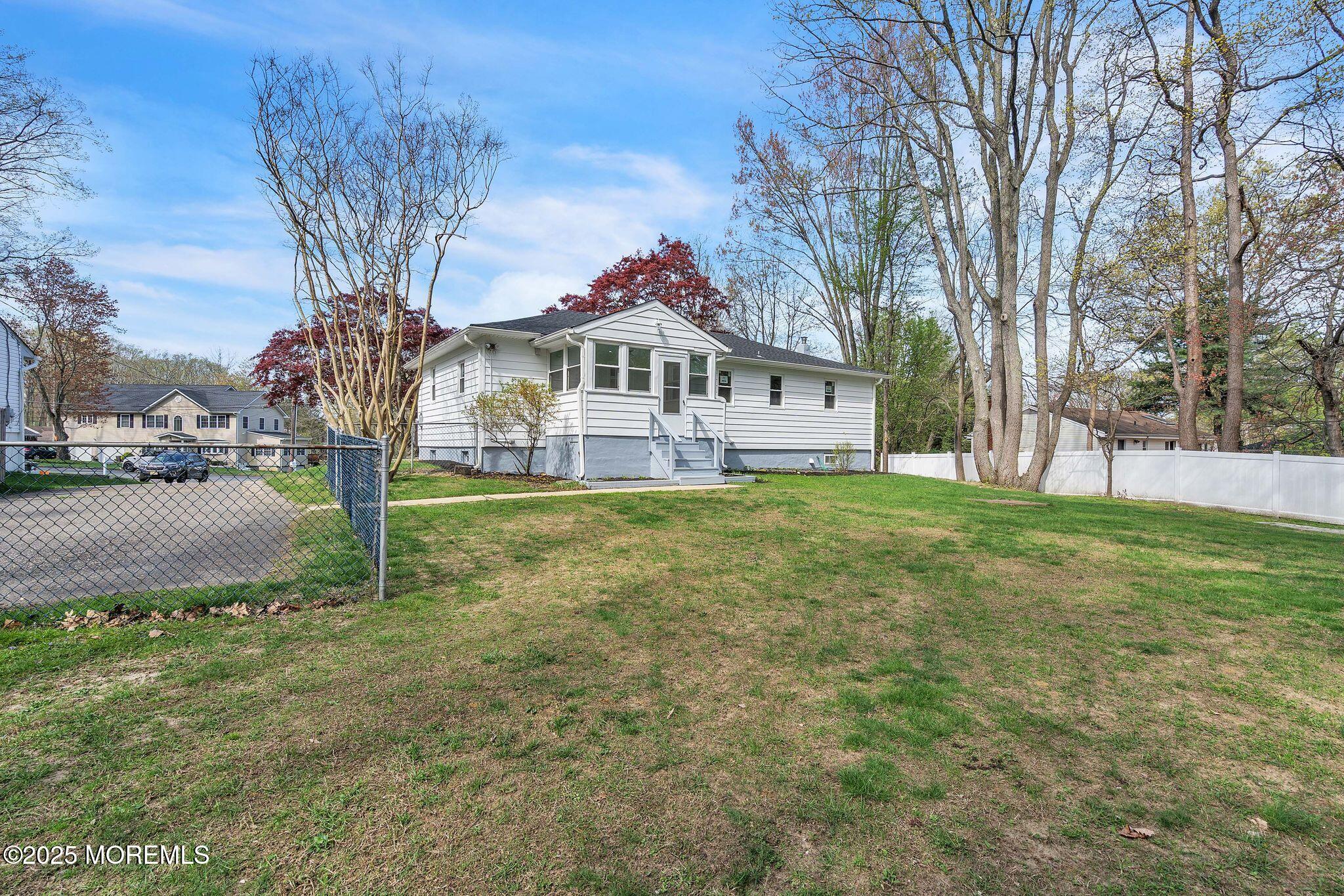 6 Laurel Lane, Englishtown, New Jersey image 2
