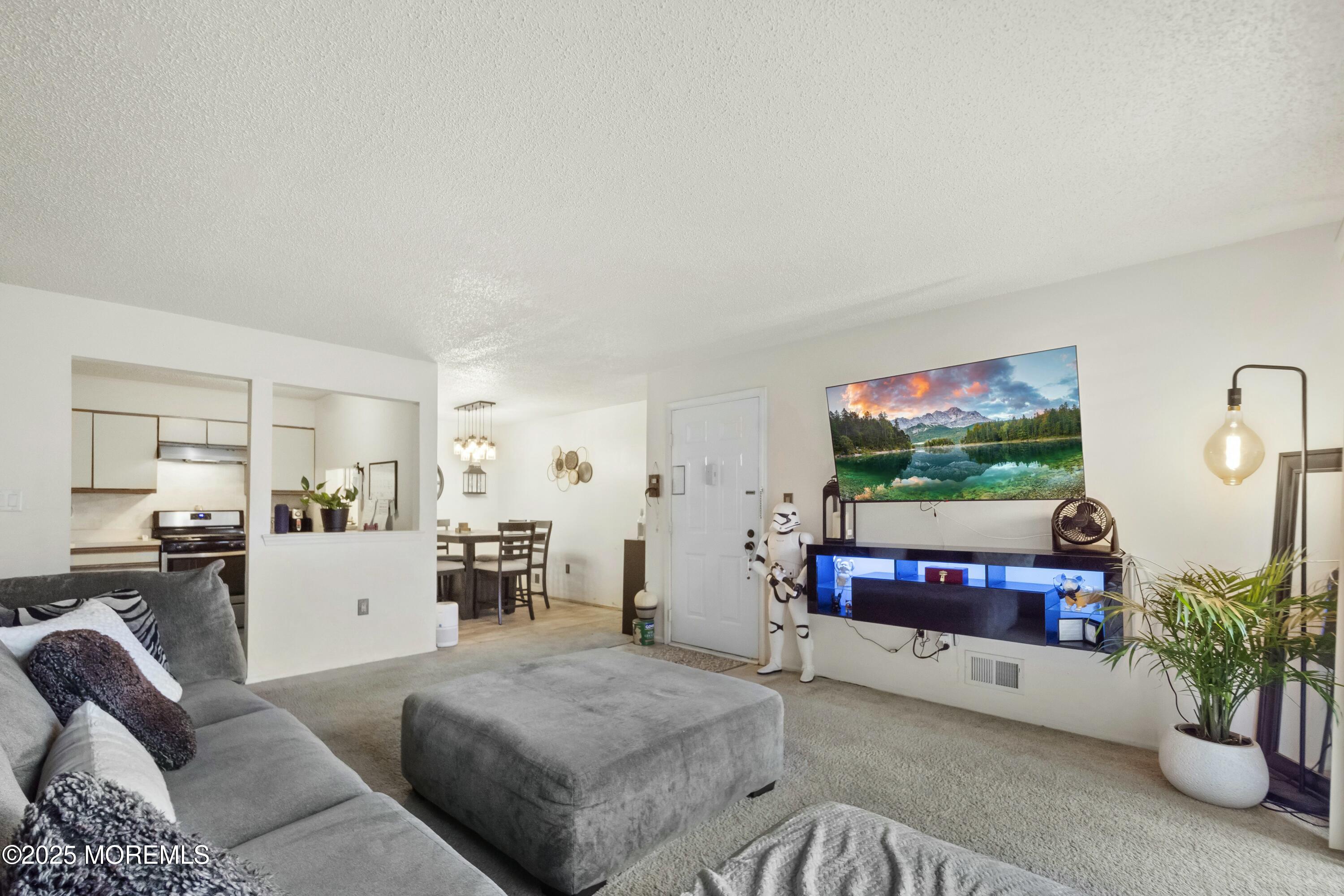65 Mulberry Court, Hamilton, New Jersey image 2