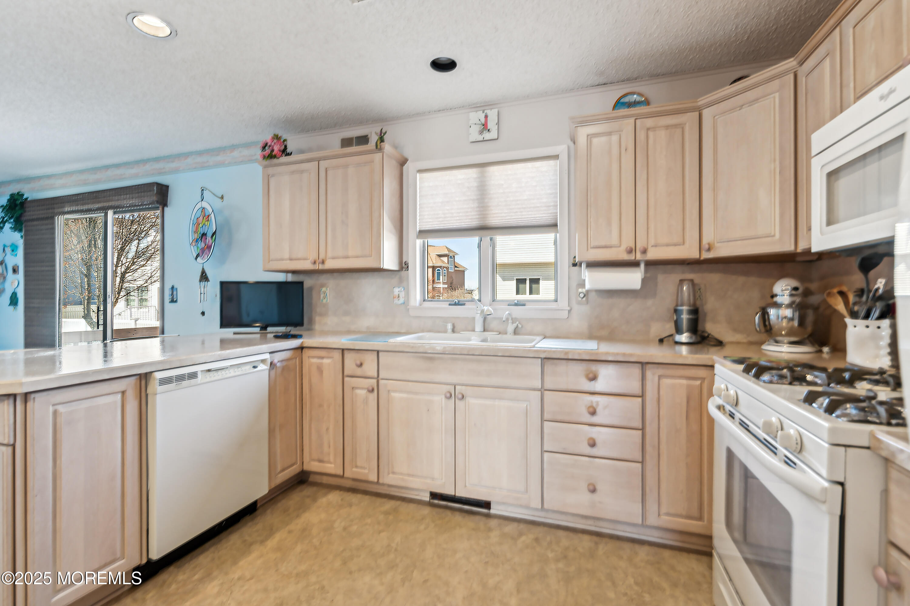 3298 Long Point Drive, Toms River, New Jersey image 12