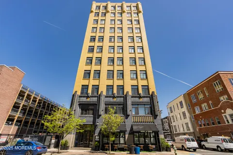 MLS: 22513025