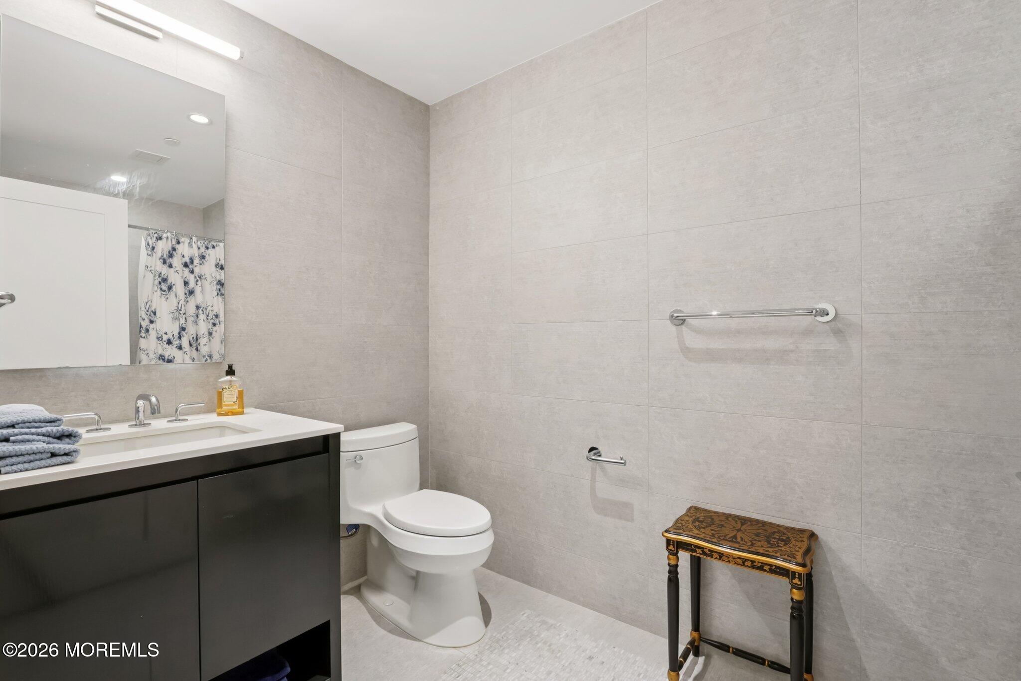 15 Morris Avenue 525