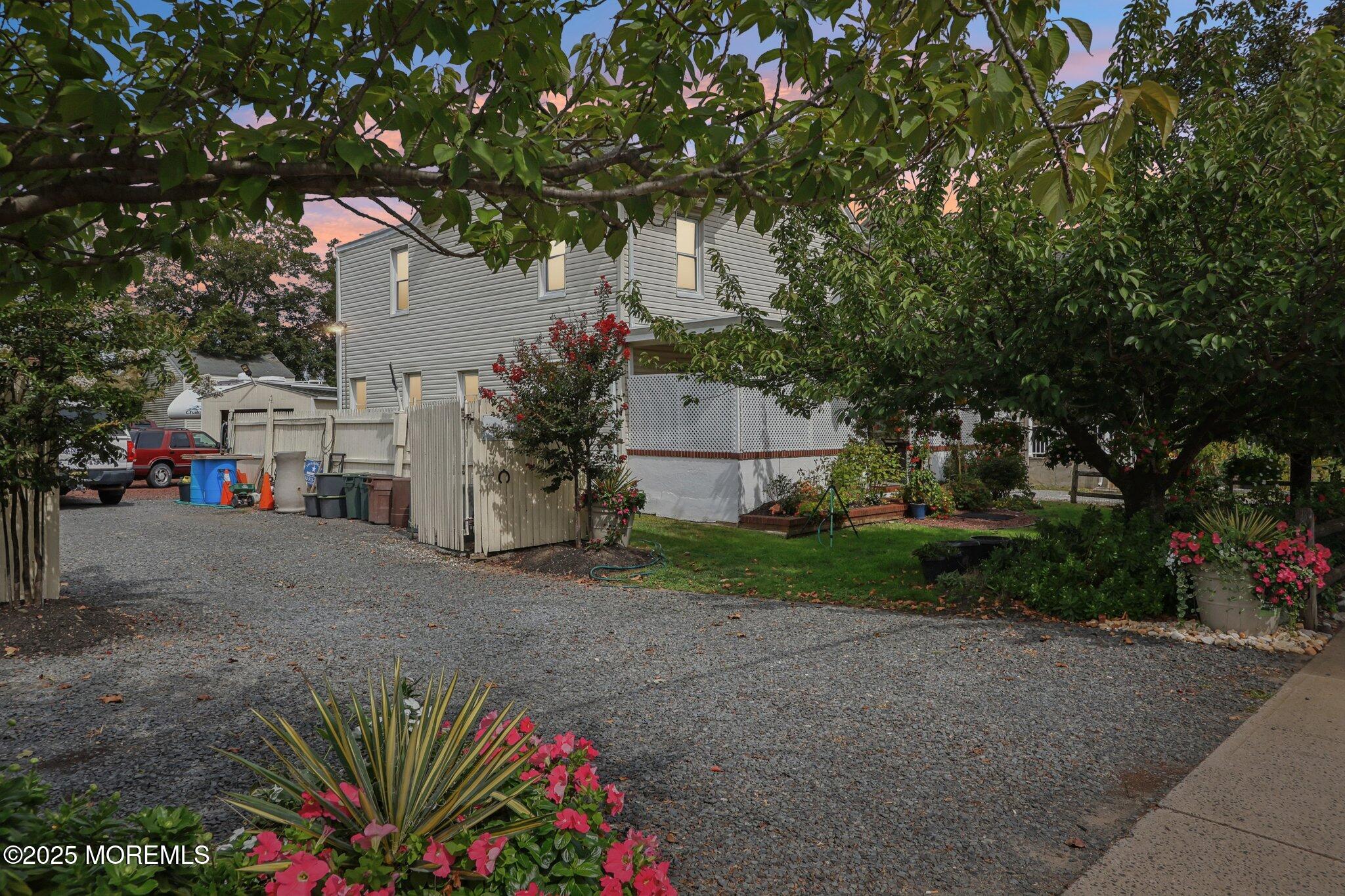 565-569 Joline Avenue