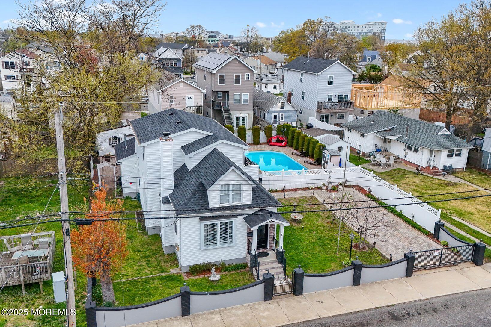 71 Pineview Avenue