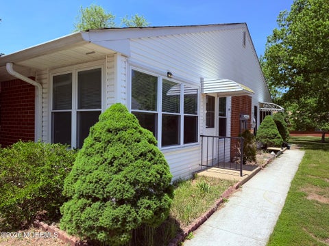 Homes For Sale - 17B Snowberry Lane<br/> Whiting, NJ 08759
