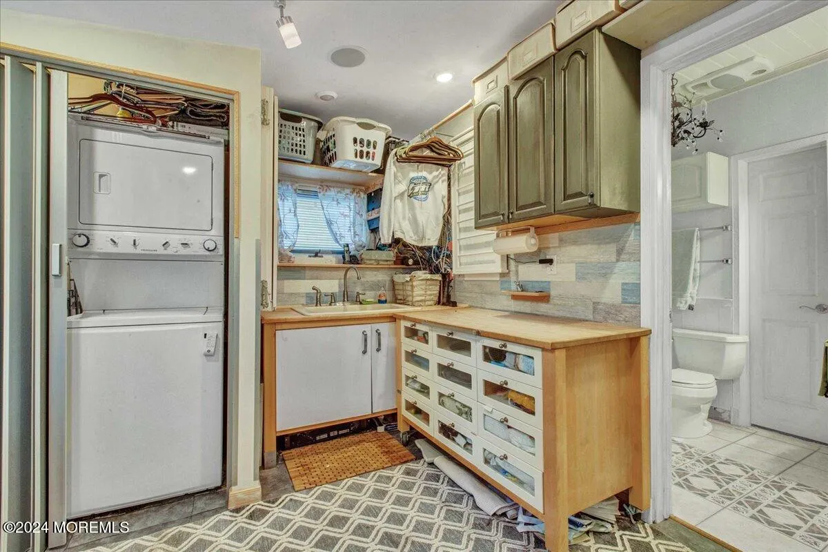 Rumson, New Jersey 07760, United States, 3 Bedrooms Bedrooms, ,1 BathroomBathrooms,Residential,Active,32486