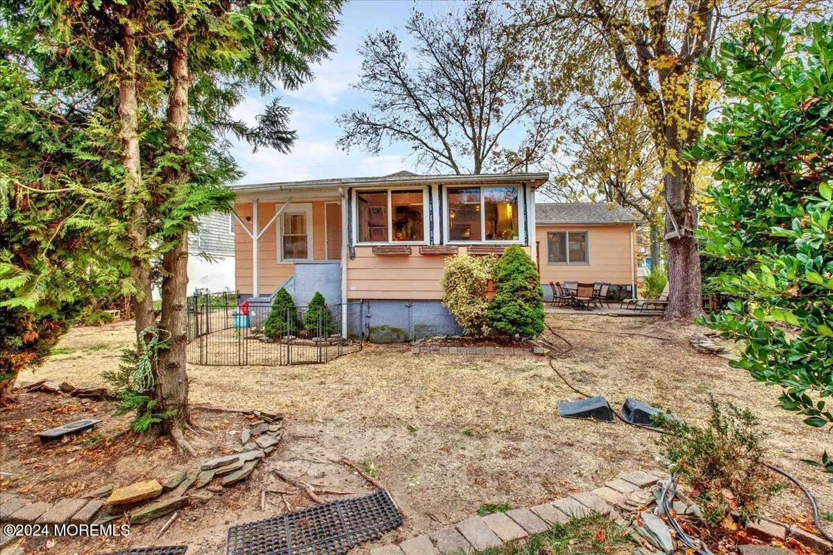 Rumson, New Jersey 07760, United States, 3 Bedrooms Bedrooms, ,1 BathroomBathrooms,Residential,Active,32486