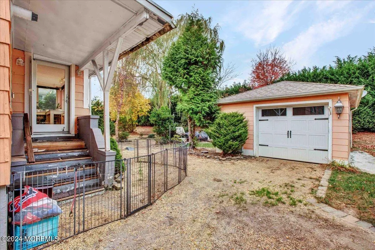 Rumson, New Jersey 07760, United States, 3 Bedrooms Bedrooms, ,1 BathroomBathrooms,Residential,Active,32486