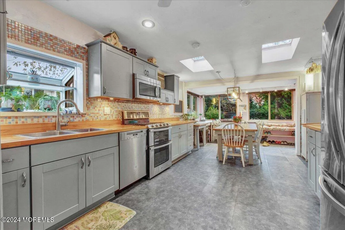 Rumson, New Jersey 07760, United States, 3 Bedrooms Bedrooms, ,1 BathroomBathrooms,Residential,Active,32486