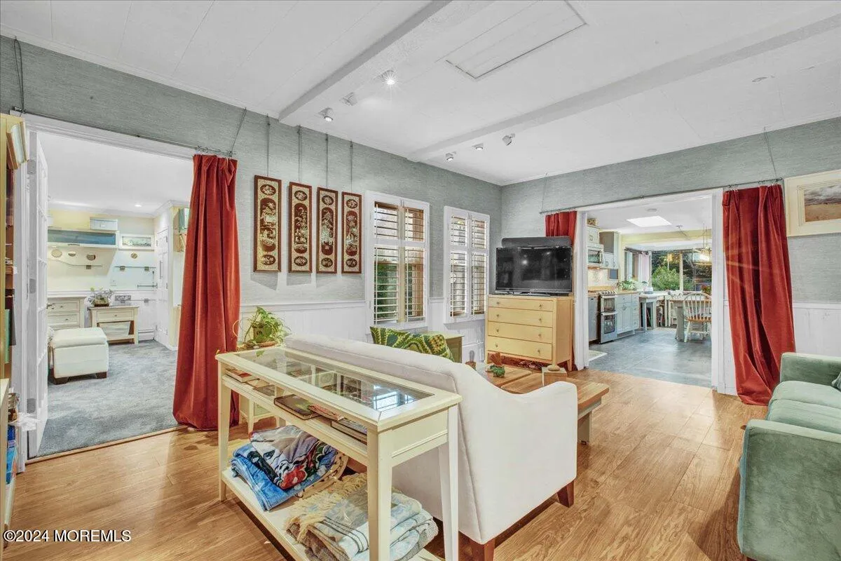 Rumson, New Jersey 07760, United States, 3 Bedrooms Bedrooms, ,1 BathroomBathrooms,Residential,Active,32486