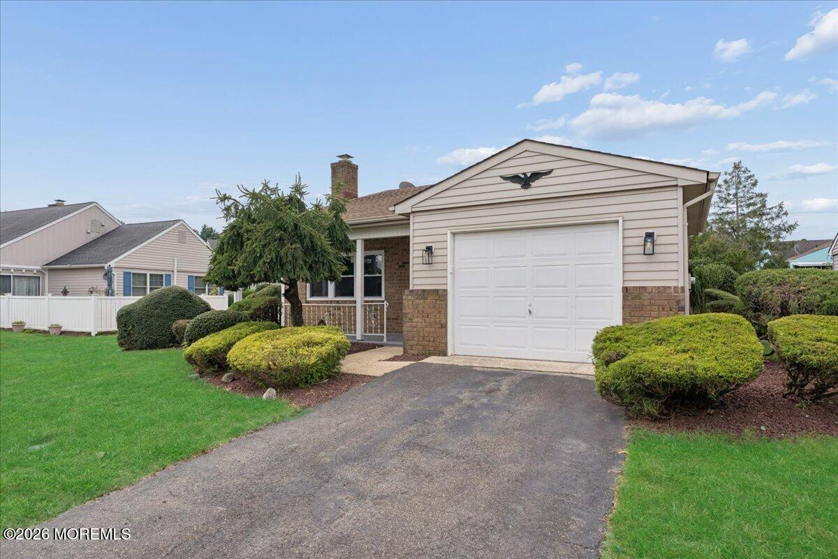 15 Buckingham Drive N