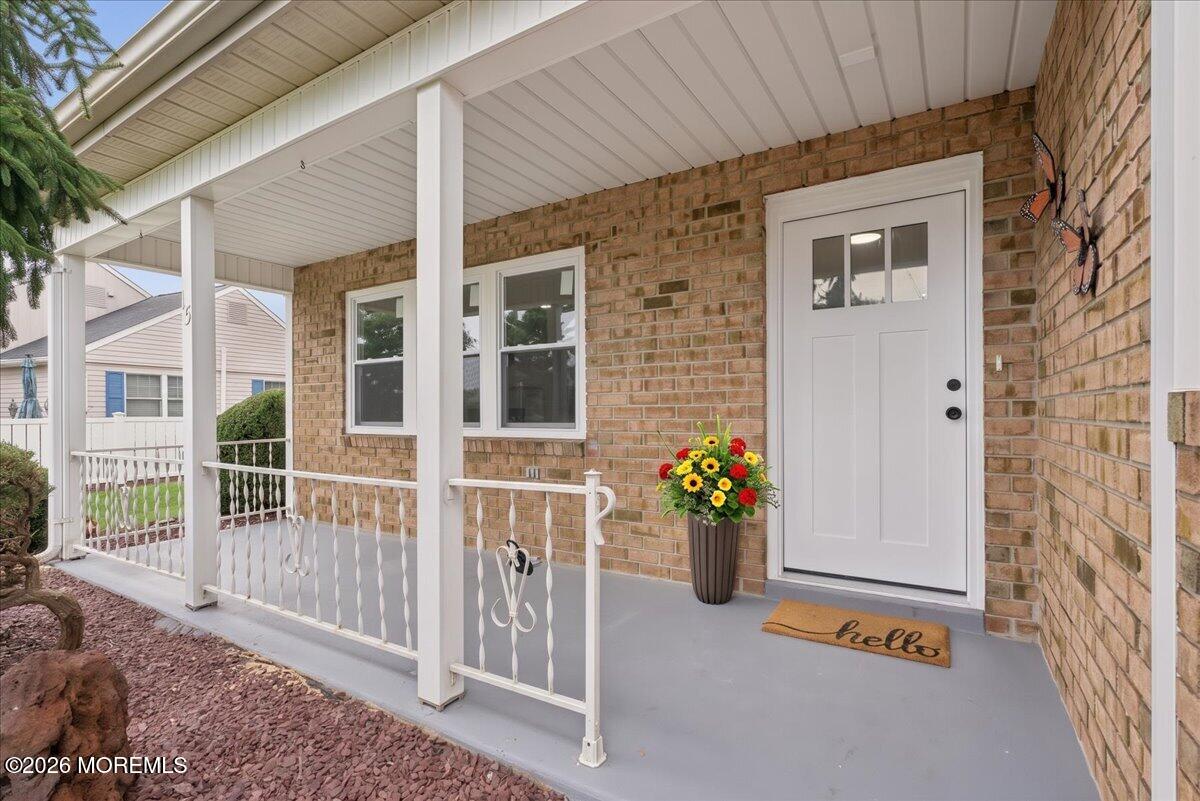 15 Buckingham Drive N