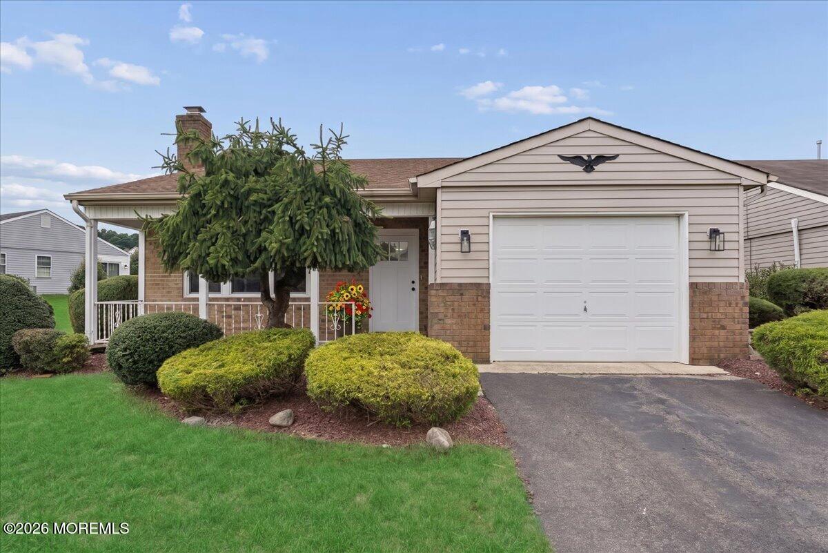 15 Buckingham Drive N