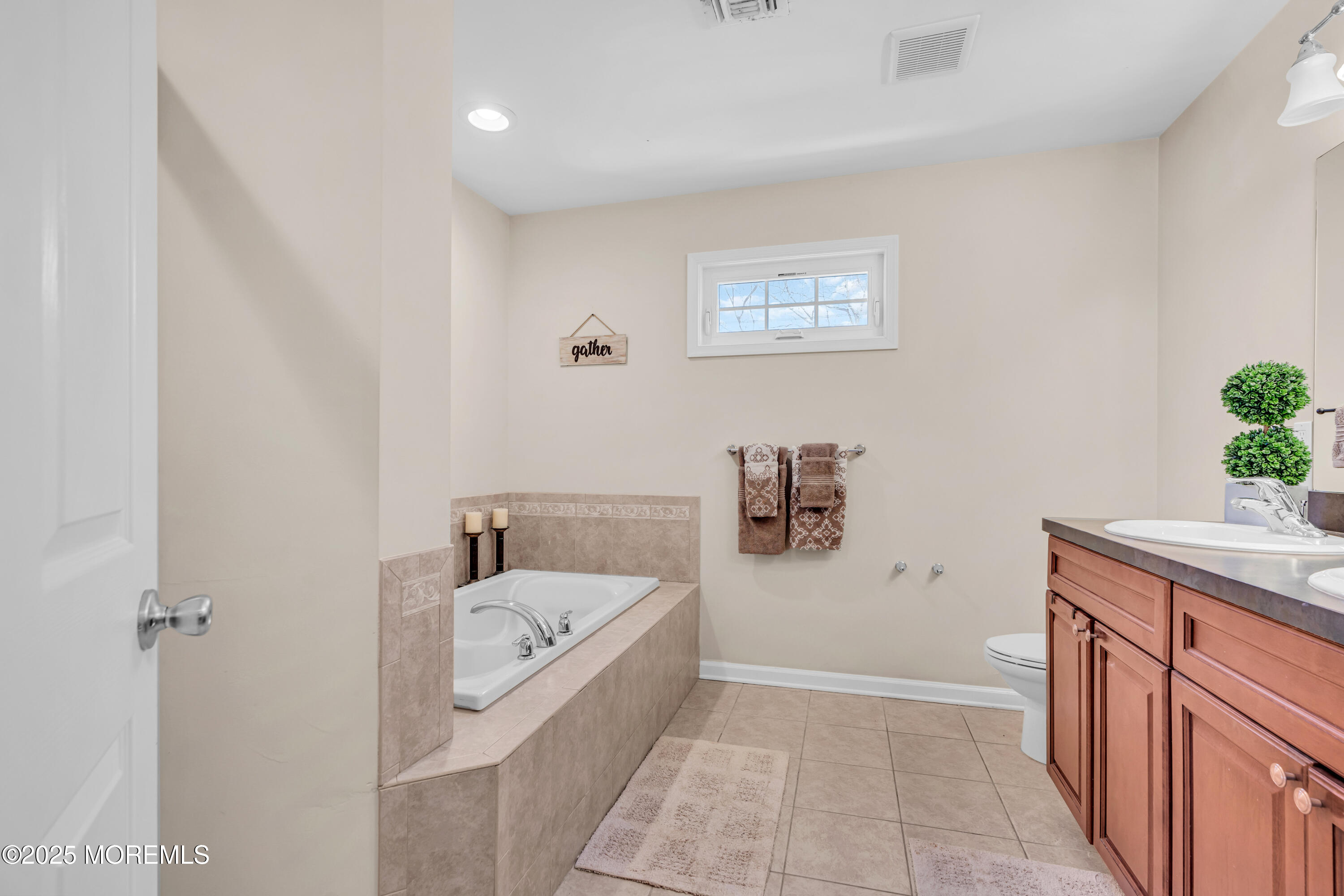 93 Fortune Court, Toms River, New Jersey image 28