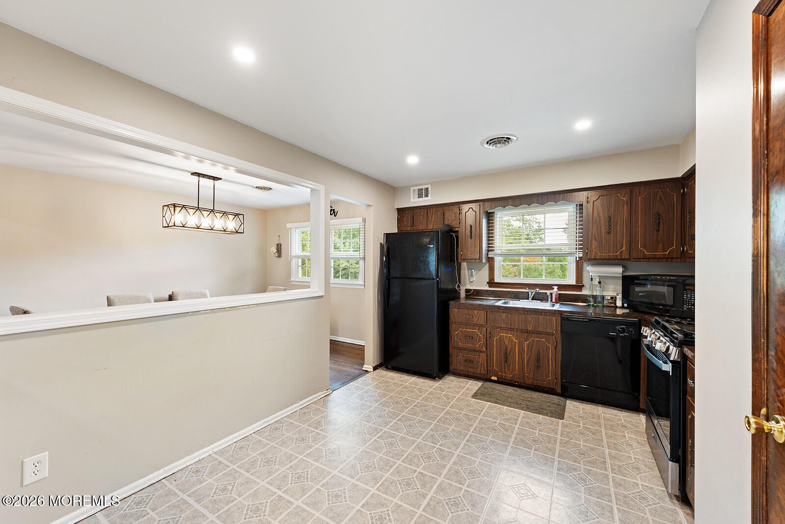 5 Sanders Drive