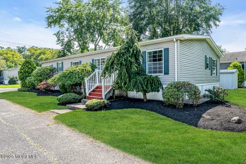 Mobile Home For Sale - 93 Village Road<br/> Morganville, NJ 07751